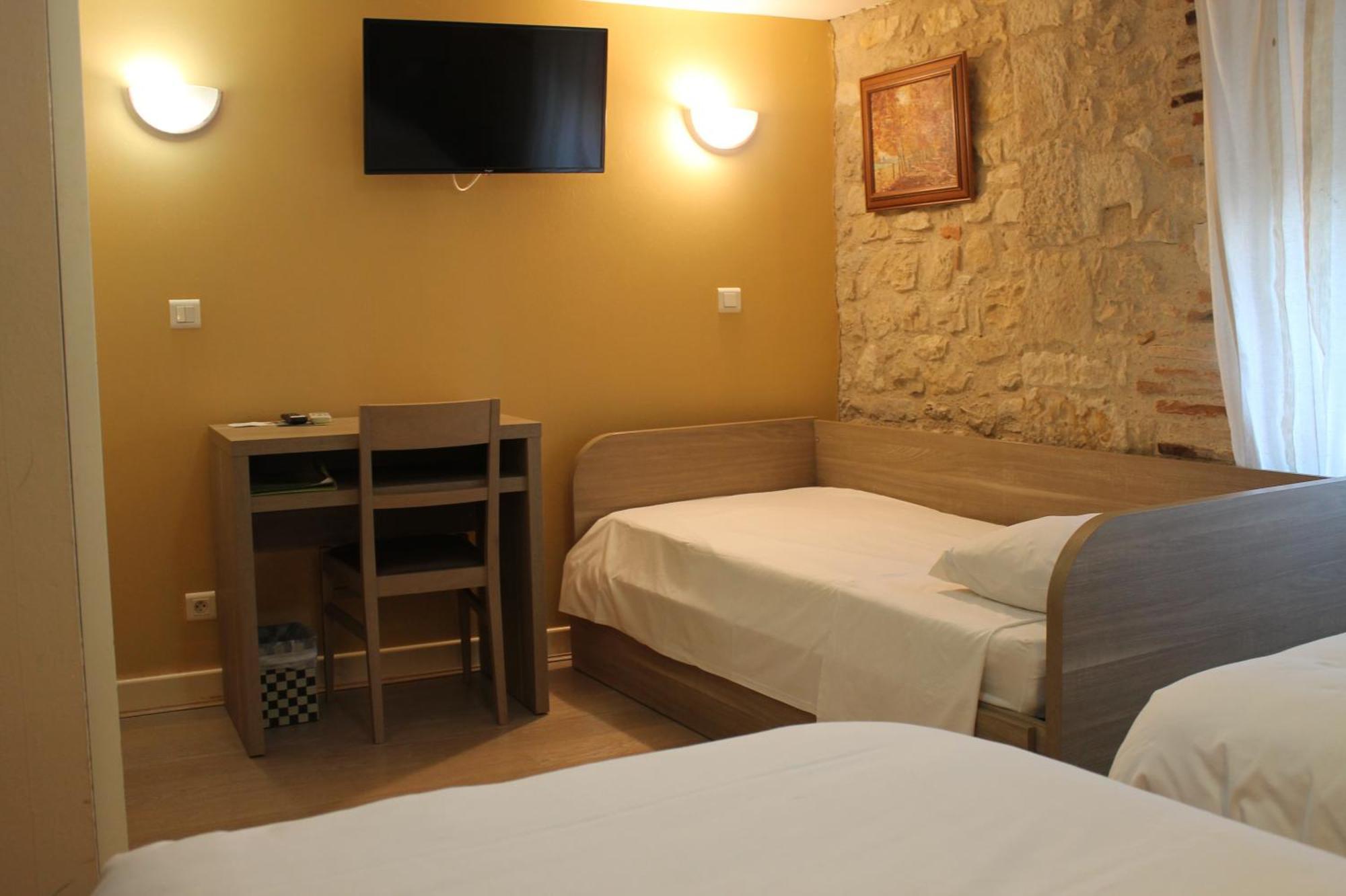 Logis Hotels- Auberge De La Tour - Hotel Et Restaurant Sauzet  Екстер'єр фото