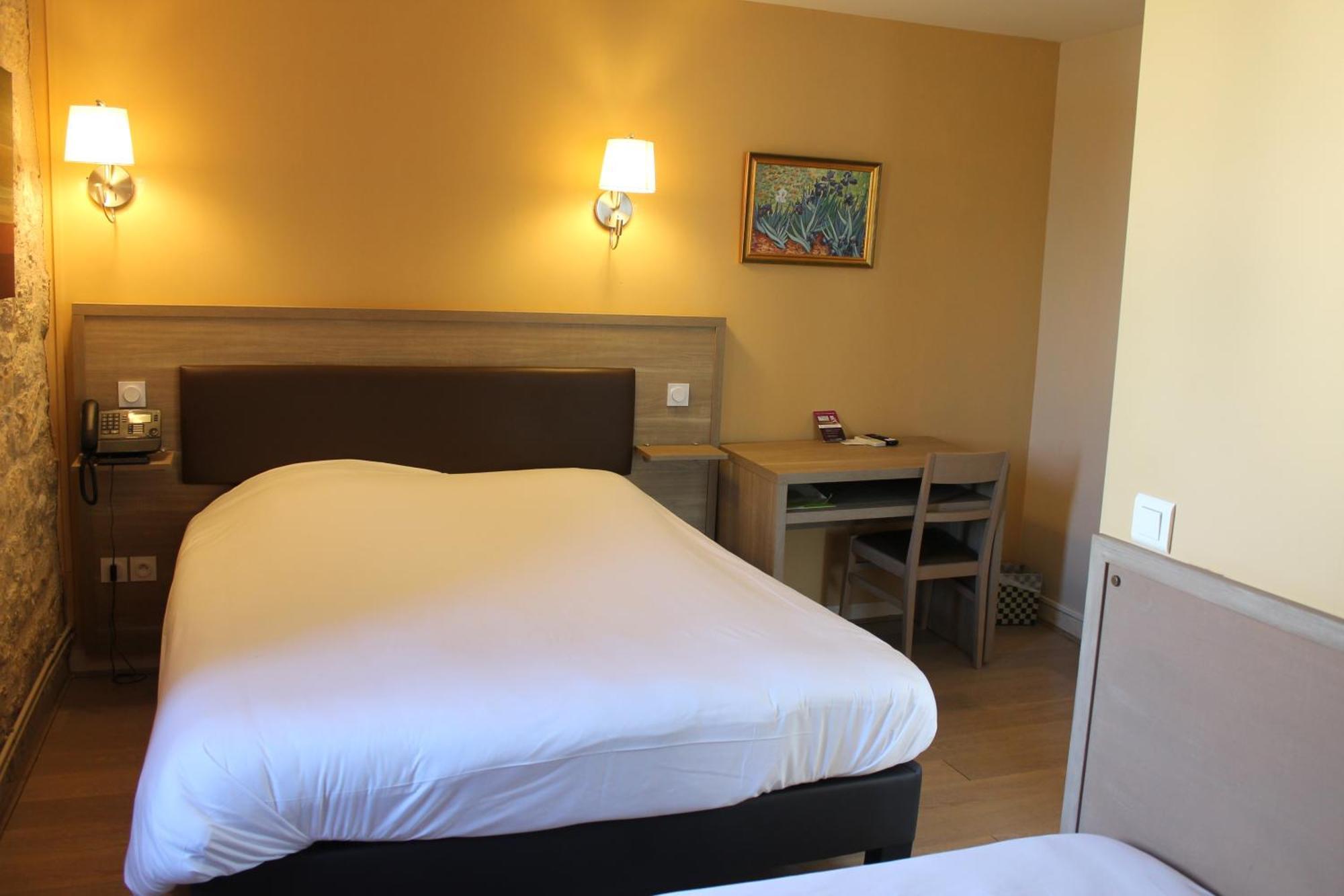Logis Hotels- Auberge De La Tour - Hotel Et Restaurant Sauzet  Екстер'єр фото
