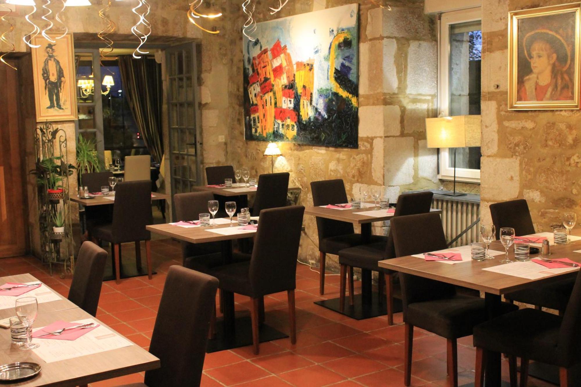 Logis Hotels- Auberge De La Tour - Hotel Et Restaurant Sauzet  Екстер'єр фото
