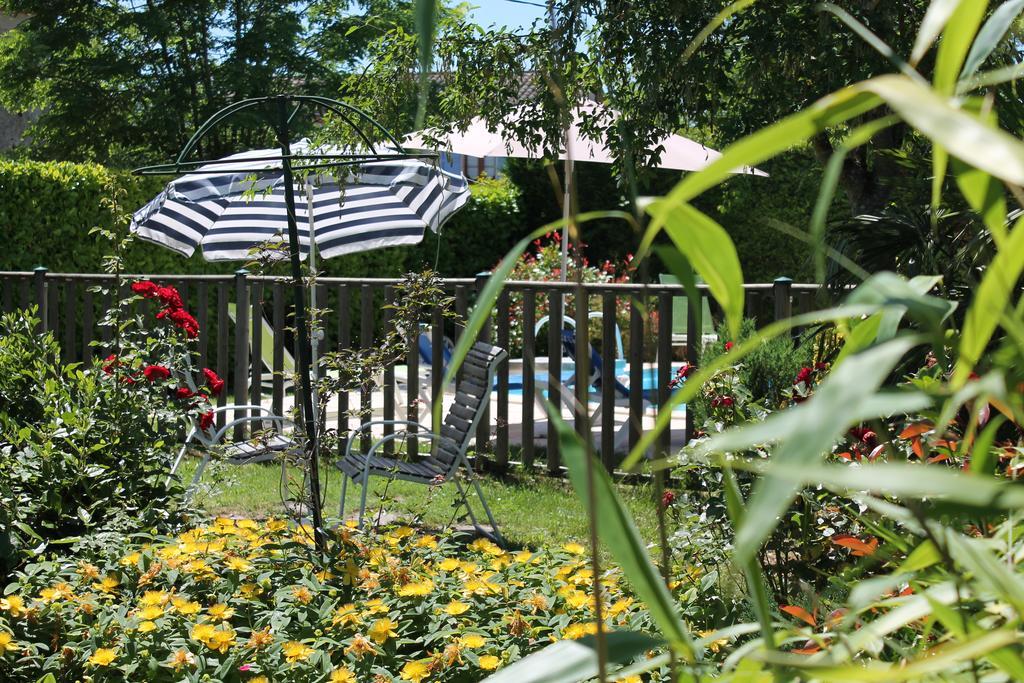 Logis Hotels- Auberge De La Tour - Hotel Et Restaurant Sauzet  Екстер'єр фото