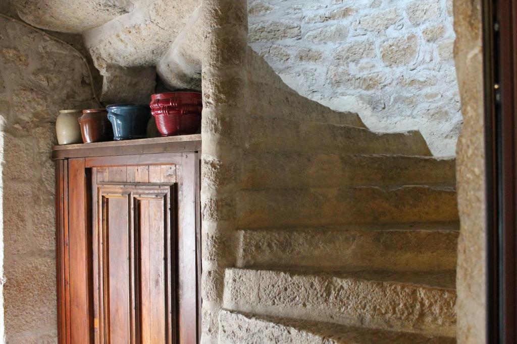 Logis Hotels- Auberge De La Tour - Hotel Et Restaurant Sauzet  Екстер'єр фото