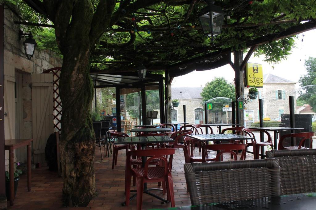 Logis Hotels- Auberge De La Tour - Hotel Et Restaurant Sauzet  Номер фото